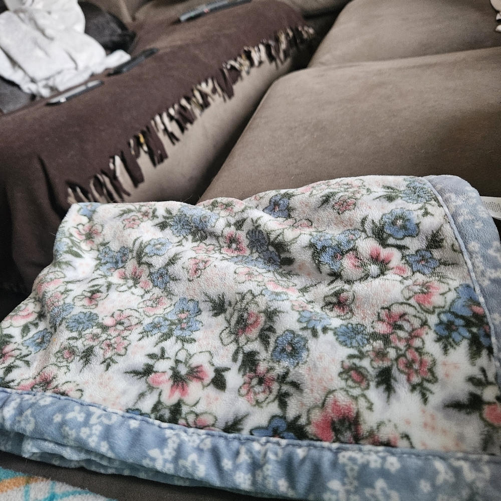 Nicole Miller Blue and Pink Floral Blanket
